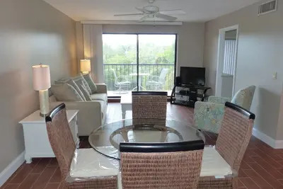 Image de Modern 2-bedroom condo with WiFi and Ac walking distance to Bonita Beach