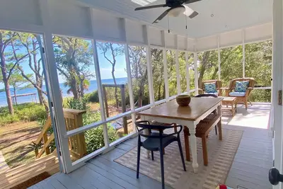 Image de Hidden Gem of St. Teresa Beach, Fl - 2\/2 + bonus room