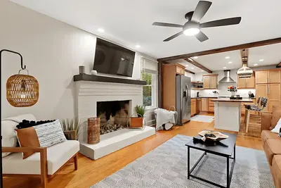 Image de Historic Downtown Wake Forest Bungalow