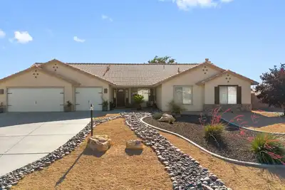 Image de Stunning 4-bedroom 3-bath home with desert views