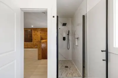 Image de Truckee Ski Lease/Long Term-New Remodel Hot tub Pet friendly