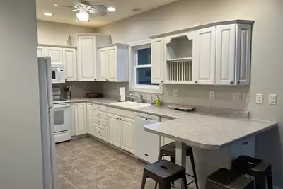 Image de Spacious 5-bedroom Sioux Center house that's a short walk from Dordt