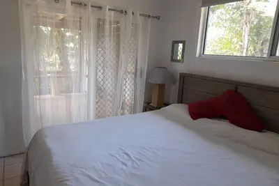 Image de Private, Quiet, Secure, fully Self contained Granny Flat with off street parking
