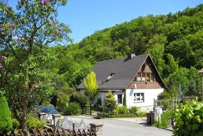 Image de Appartement \"Haus Am Waldrand\" avec vue sur les montagnes, terrasse privée et Wi-Fi