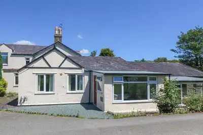 Image de Dappledown Cottage, family friendly, with a garden in Llandegfan