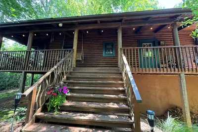 Peaceful Mtn Cabin for 6 private w/wifi & firepit