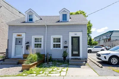 Image de Beautiful, 19th century Semi in the Heart of the Byward Market
