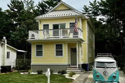 Image de Sur La Mer is a new stunning bayside retreat 2 blocks from the bay beach