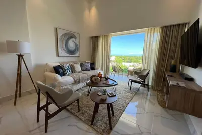 Image de Comfy & Modern 2/2 Pool view Close to Airport-Beach-waterparks-restaurants-shops