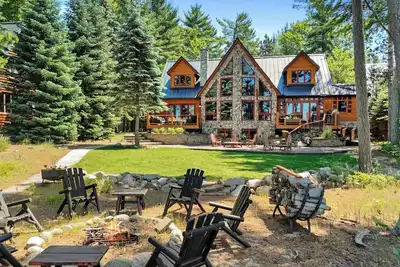 Image de Brand New Listing Whispering Pines Lodge On Higgins Lake, boat mooring included!