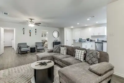 Image de Luxury Home Near At&T stadium, Tx Live! Six Flags, Globe Life