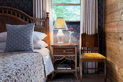 Image de A curated cabin with stunning design & comfort