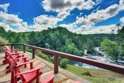 Mountain & Waterfall Views: Stunning Dahlonega Gem