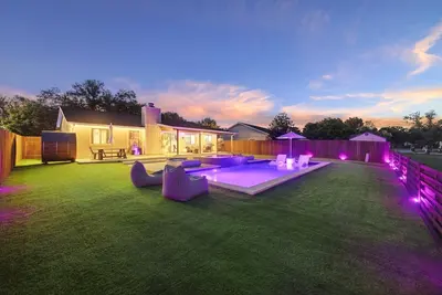 Image de Quarry Lake Escape: Heated Pool & Spa, Sauna, Game Room & More