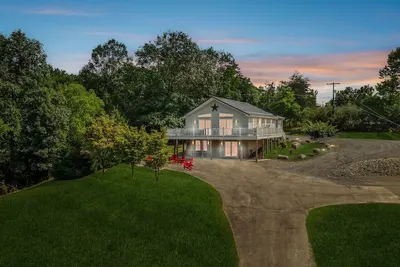 Image de Trailblazer - hot tub, trail, game room, pets, wifi, fire pit, view, secluded