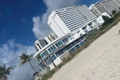 Image de Lovely Bay View Studio!