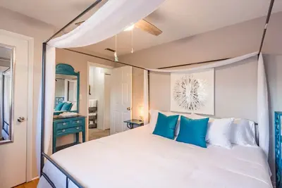Image de Plush K&Q Beds w/ Hot Tub near St Pete & Beaches