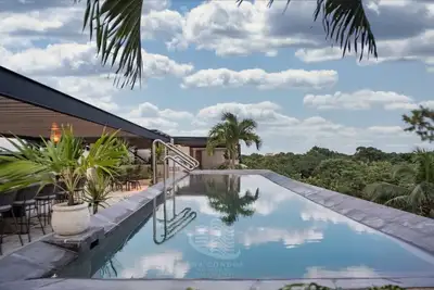 Image de Condo de Luxe 2 Chambres Design • Piscines, Salle de Sport et Accès à la Plage