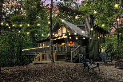 Image de Summer Retreat in Blue Ridge: Hike, Soak, Play & Bring Your Pup Along!
