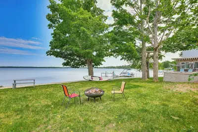 Image de Charming Bear Lake Cottage w/ Dock & Paddleboards!