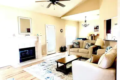 Image de Southern Comfort - fenced-in backyard near downtown Ocean Springs & beaches!
