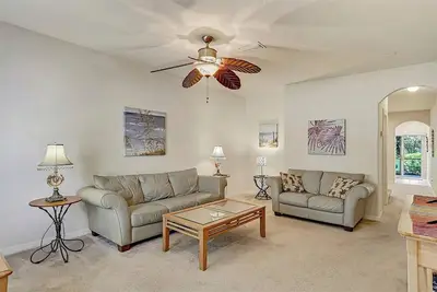 Image de Charming 2 Bedroom, 2. 5 Bath in Heritage Harbour with Pool