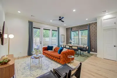 Image de 4br w/ Backyard Theatre | 5 Mins to Downtown