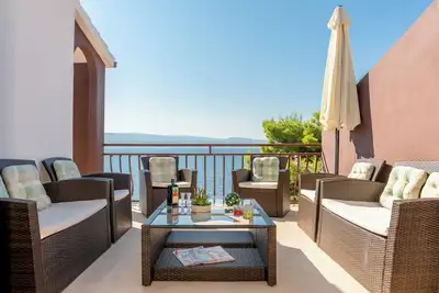 Nice relaxed apartment right on the beach A2