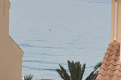 Image de 2nd line beach apartment with views
