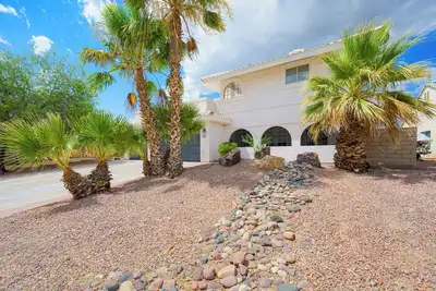 Image de Spacious 4-bedroom house with Ac and WiFi in tranquil Fort Mohave