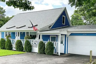 Image de Delightful, newly renovated, 3 bedroom cape in a charming country setting