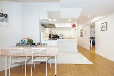 Image de 2b Basement | 20% Off | 0 Cleaning Fee | Mins to Lake | Free Parking