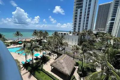 Image de Paradis aux Tides, 5e Étage, Vue sur mer Superbe