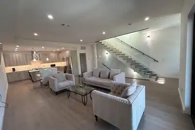 Image de Spacious 4-bedroom sleek brand new townhome in the heart of Silicon Valley