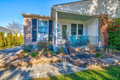 Image de Modern Fenced in Pet Friendly 2br 1ba Home