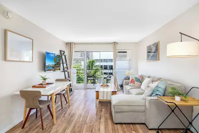 Image de Kuhio at Waikiki 2br/2ba Condo Near Beach + Parking
