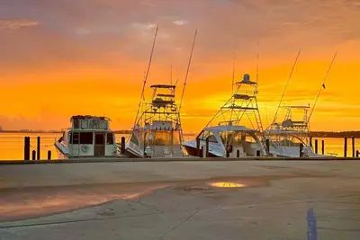Image de Holiday Harbor Marina Apartment with boat slip!