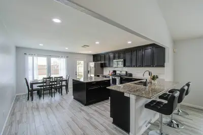 Image de Great home with king bed