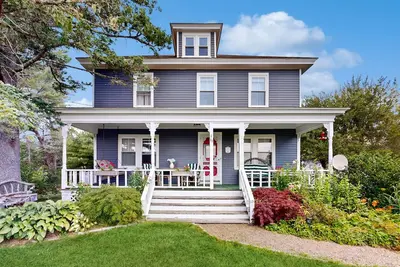 Image de Coastal Serenity Retreat with Ocean Views, Spacious Porch and Modern Comforts