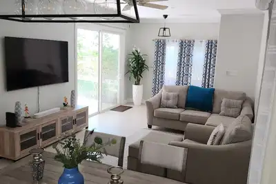 Image de Cozy 2-bedroom condo with WiFi, Pool, Beach in enchanting Montego Bay