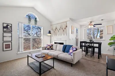 Image de Cozy 2-bedroom apartment with hot tub & pool in charming Sandy