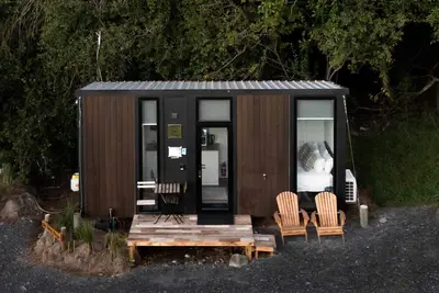 Image de Airstrip Stays by Tiny Away