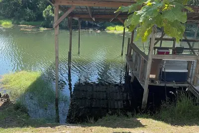 Man-cave w/pool table, dock w/2 boat slips on Lake Seminole! Fisherman’s Heaven