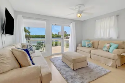 Image de Old Florida Waterfront Duplex! Close to Beach! Bikes, Kayak & Over $100 of Free Daily Activities!