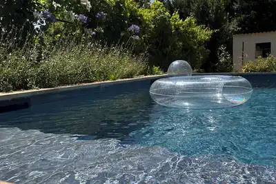 Image de Gite avec piscine privée parc 1000m2 en campagne provençale pour famille ou amis