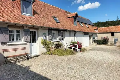 Image de chambres d'hotes avec piscine au calme de la campagne berrichonne.