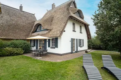 Image de Semi-detached house Villa an der Düne in the Baltic seaside resort of Dierhagen