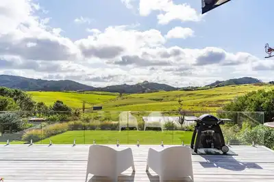 Sea Anchorage - This modern, well-designed beach house will cater to all your needs for a relaxing holiday in the beautiful Mangawhai area. Enjoy the great entertaining spaces after a day at the beach or enjoying one of the many activities there are