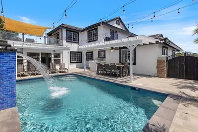 Image de Luxury Poolside Getaway Villa 5br/4Baths