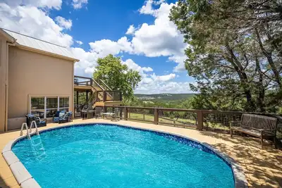 Image de Pool | Cozy Fireplace | Fire Pit & Stunning Views!